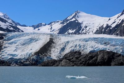 Avalanche buries at least 3 skiers near Anchorage, Alaska officials say