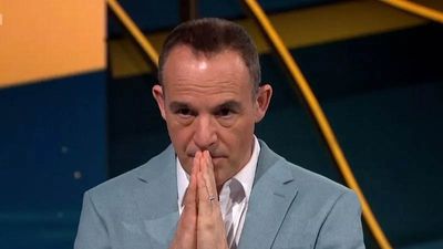 Martin Lewis Collapses on Stage After Warning About Health Struggles