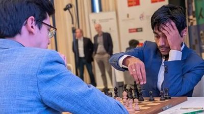 Aravindh beats Anish Giri to take sole lead at Prague Masters