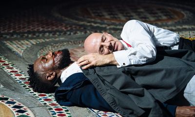 Edward II review – Daniel Evans leads a brooding, brutal and brilliant night at the RSC