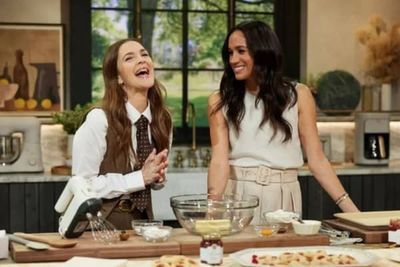 Drew Barrymore calls Meghan Markle 'Meghan Sussex' on talk show after Mindy Kaling correction