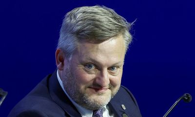 BP cuts boss’s pay by 30% after company misses profit targets