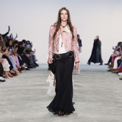 I can't stop thinking about these 6 looks from the Chloé Autumn/Winter 2025 show