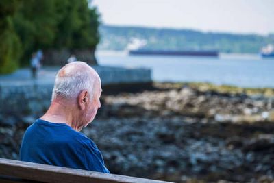 One in 10 UK adults have no close friends, survey suggests
