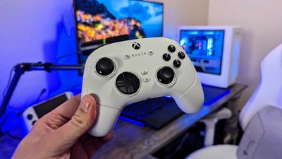 The best wireless Xbox controller now comes in white, but the grips may not stay that way