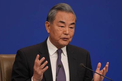 China’s foreign minister criticizes US tariffs and accuses the country of ‘meeting good with evil’