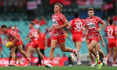 Hawthorn Hawks beat Sydney Swans in AFL 2025 season opener – as it happened