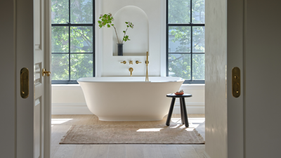 Freestanding vs Built In Tubs — Which Wins in the Battle of the Baths?