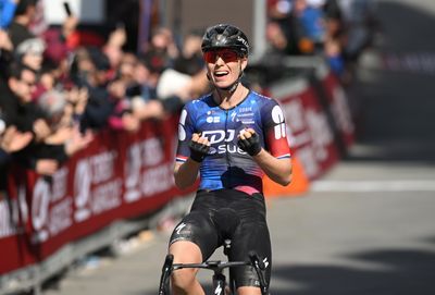 Strade Bianche Women: Demi Vollering powers away from Anna van der Breggen to take thrilling victory in Siena