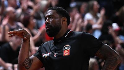 Hawks coach Tatum plays down NBL referee stoush