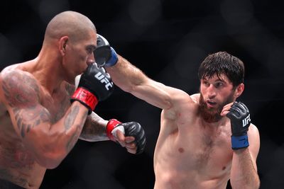 Magomed Ankalaev dethrones Alex Pereira with professional display at UFC 313