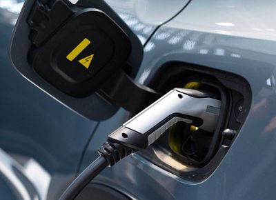 Forget FSD: This Analyst Thinks Tesla Stock Will Still Fall 30% From Here