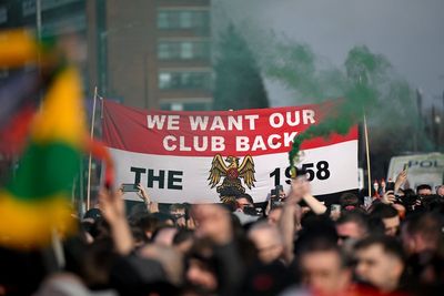 Thousands of Manchester United fans dressed in black protest against Glazer ownership