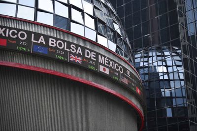 Mexico's Biggest Bank Predicts Zero Growth, Recession—Trump's Tariff Threats Labeled as Major Risk