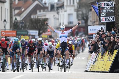 Tim Merlier takes bunch sprint victory on opening Paris-Nice stage