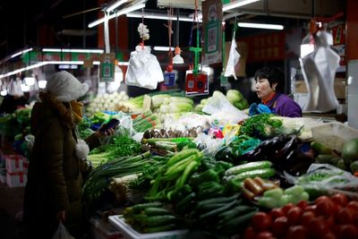 Hong Kong, Shanghai Lead Losers On Mixed Day For Asian Markets