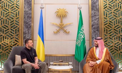 Zelenskyy flies to Saudi Arabia to meet crown prince as Russia steps up attacks