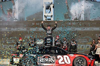 Bell earns third straight NASCAR Cup win, beating Hamlin by just 0.049s