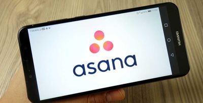 Asana 2025 Revenue Outlook Misses; Stock Plummets. Co-Founder, CEO To Retire