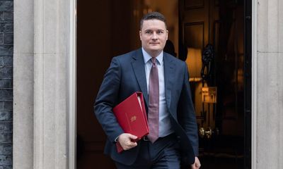 NHS England to cut workforce by half as Streeting restructures