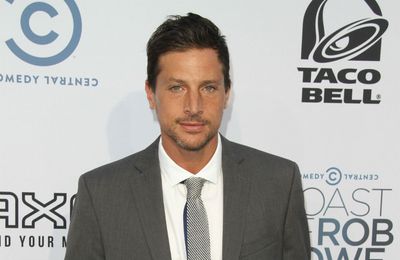 Simon Rex and Natalie Lind to star in horror comedy 'Halloween Store'