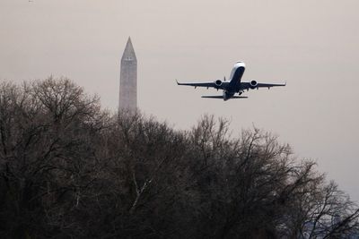 NTSB calls for ending risky helicopter route near Reagan National - Roll Call