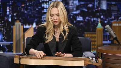 “This is what I learned to play during the pandemic for almost two years”: Amanda Seyfried just showed off her new-found dulcimer skills and proved that she’d be the perfect fit for Cameron Crowe’s Joni Mitchell biopic