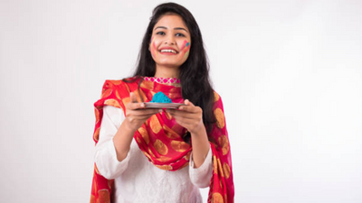 How can you protect your eyes from harmful colors this Holi?