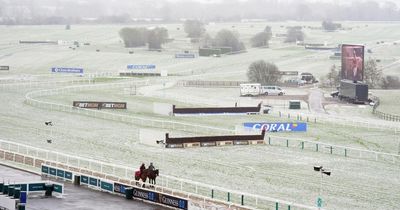 Snow falls ahead of second day of Cheltenham Festival