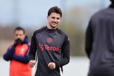 Mason Mount returns to Manchester United training ahead of Europa League clash