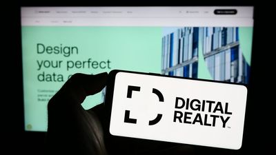 Digital Realty Trust Stock: Is DLR Underperforming the Real Estate Sector?