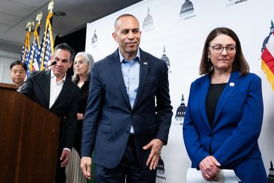 House Democrats decamp to Virginia for annual retreat as stopgap fight plays out - Roll Call