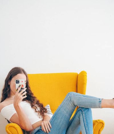 This is how many photos women really take before they post online