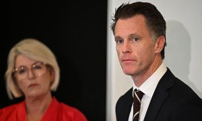 Chris Minns and NSW police minister should face inquiry over ‘fake terrorism plot’ and antisemitic attacks, critics say