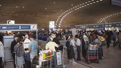 Airport theory, seat squatters and check-in chickens: Why these viral travel trends are a disaster