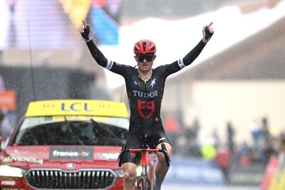 As it happened: Breakaway defies peloton to win final summit finish of Paris-Nice