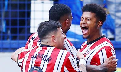 Brewster’s goal wins Sheffield derby to put Blades level on points at the top