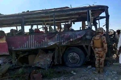 Suicide car bomber hits buses carrying security forces, killing 5 in southwestern Pakistan