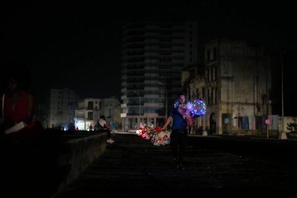 Electricity gradually returns to Cuba after substation failure left millions in the dark