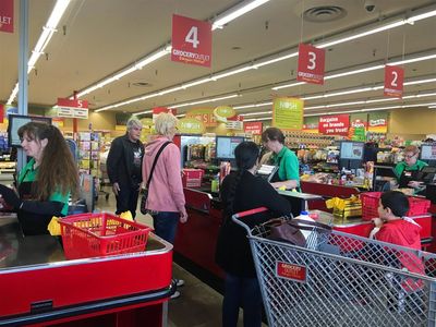 Grocery Outlet Insider and Institutional Buyers Signal Bottom