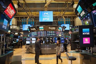 Stocks Turn Mixed as Magnificent Seven Stocks Fall