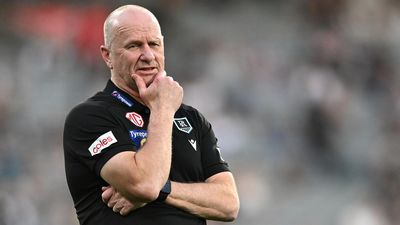 Hinkley won't jump early as Port coach, calls for calm