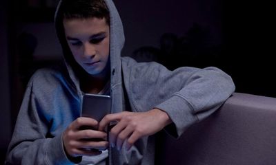 Ban smartphones for UK under-16s, urges Adolescence writer