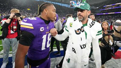 Former NFL QB States Vikings Have 'No-Brainer' Decision to Make With Aaron Rodgers