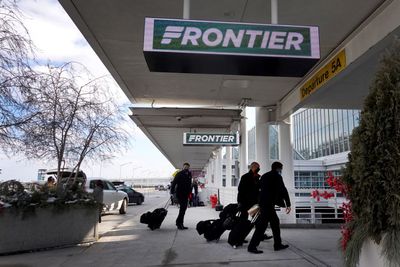 Frontier Airlines Offers Free Bags to Lure Frustrated Southwest Passengers