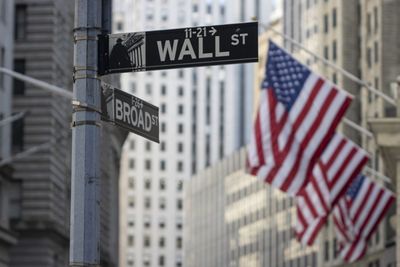 Stocks Settle Lower on Economic Uncertainty