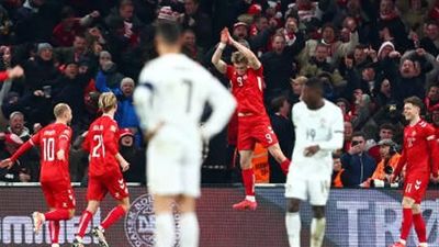 Rasmus Hojlund imitates Cristiano Ronaldo's 'Siuuu' celebration - WATCH