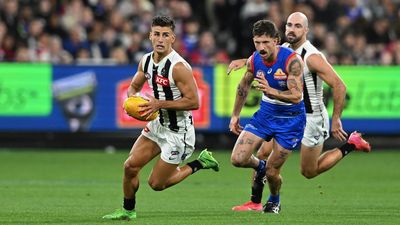 Magpies snatch dramatic win to ruin Bulldogs' party