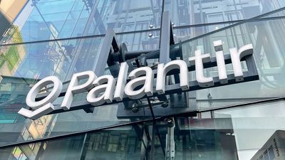 Palantir Hovers Near 50 Day Line As AI Stocks Struggle