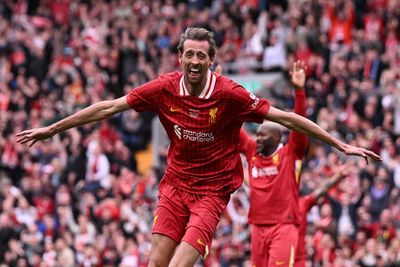 Peter Crouch enjoys dream Anfield return as Liverpool Legends beat Chelsea Legends